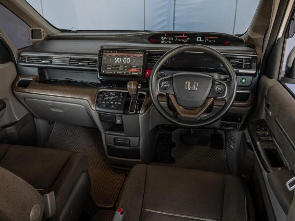 Honda Stepwgn V с пробегом 2016 года, цена 1 700 000 рублей, 108974 км, минивэн, Автокод Объявления