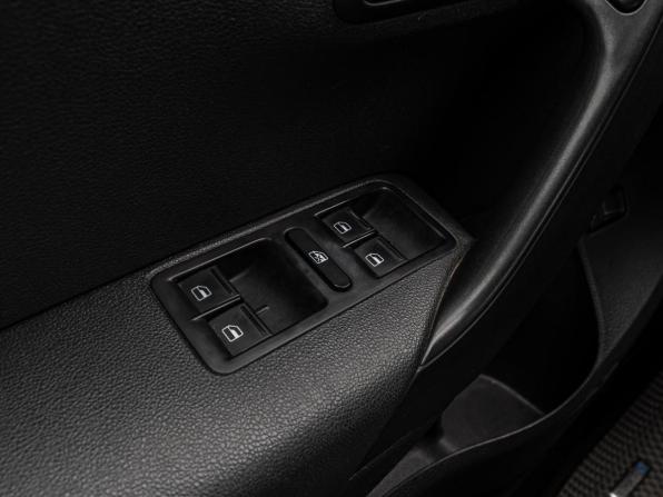 Volkswagen Polo V Рестайлинг с пробегом 2016 года, цена 1 220 000 рублей, 141032 км, седан, Автокод Объявления