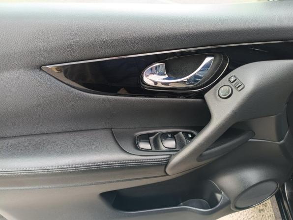 Nissan Qashqai II с пробегом 2017 года, цена 1 399 000 рублей, 160485 км, внедорожник, Автокод Объявления