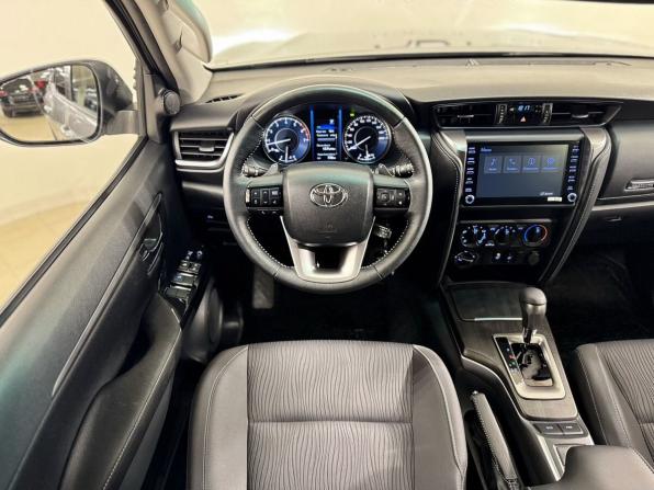 Toyota Fortuner II Рестайлинг с пробегом 2022 года, цена 4 950 000 рублей, 738 км, внедорожник, Автокод Объявления