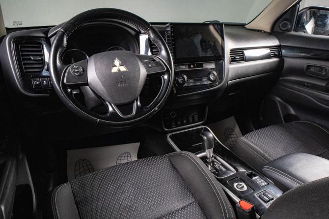 Mitsubishi Outlander III Рестайлинг 3 с пробегом 2018 года, цена 1 859 000 рублей, 219900 км, внедорожник, Автокод Объявления