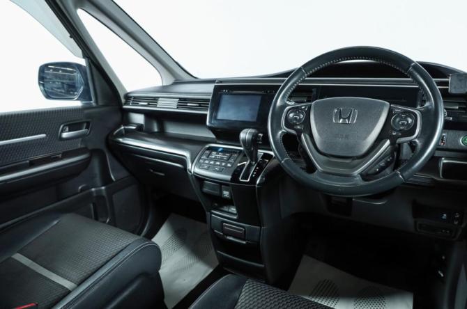 Honda Stepwgn V с пробегом 2015 года, цена 1 699 000 рублей, 165833 км, минивэн, Автокод Объявления