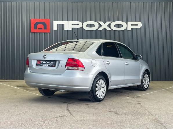 Volkswagen Polo V Рестайлинг с пробегом 2015 года, цена 977 000 рублей, 111947 км, седан, Автокод Объявления