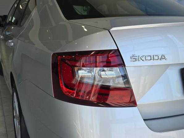 Skoda Octavia III (A7) Рестайлинг с пробегом 2017 года, цена 1 835 000 рублей, 127000 км, лифтбек, Автокод Объявления