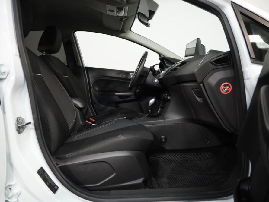 Ford Fiesta Mk6 Рестайлинг Санкт-Петербург  - изображение 23