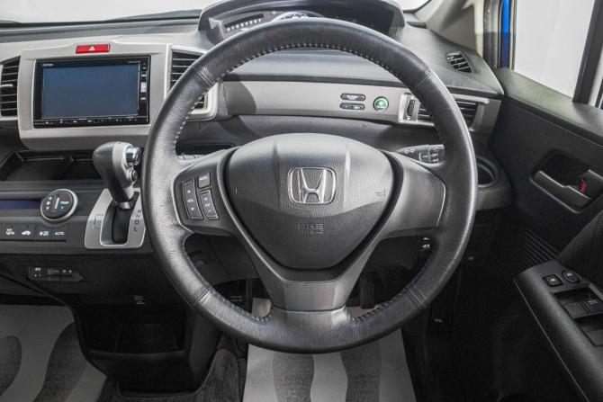 Honda Freed I Рестайлинг 2 с пробегом 2015 года, цена 1 299 000 рублей, 128000 км, компактвэн, Автокод Объявления