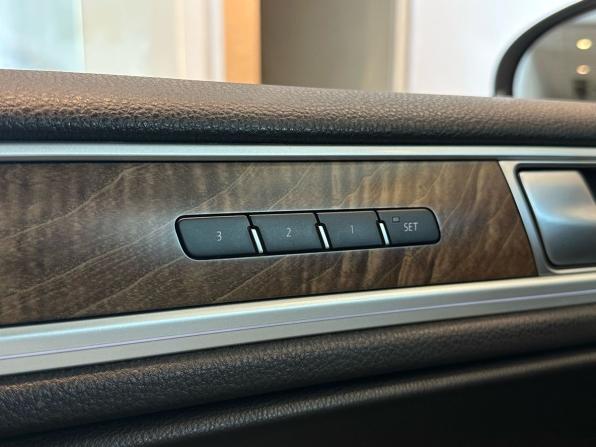 Volkswagen Touareg II Рестайлинг с пробегом 2015 года, цена 3 499 000 рублей, 188950 км, внедорожник, Автокод Объявления
