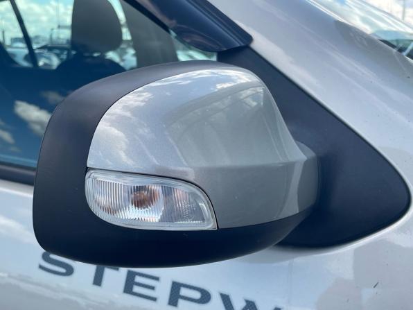 Renault Sandero II Рестайлинг с пробегом 2021 года, цена 1 350 000 рублей, 34000 км, хэтчбек, Автокод Объявления