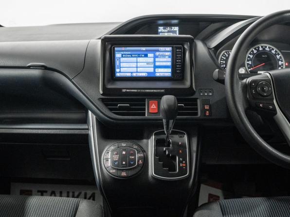 Toyota Noah III (R80) Рестайлинг с пробегом 2017 года, цена 1 950 000 рублей, 174263 км, минивэн, Автокод Объявления