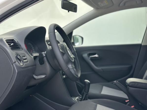 Volkswagen Polo V с пробегом 2011 года, цена 633 000 рублей, 232345 км, седан, Автокод Объявления