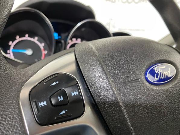 Ford Fiesta Mk6 Рестайлинг с пробегом 2016 года, цена 949 000 рублей, 74237 км, седан, Автокод Объявления