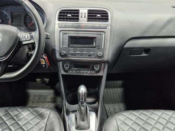 Volkswagen Polo V Рестайлинг с пробегом 2019 года, цена 1 396 000 рублей, 73000 км, седан, Автокод Объявления