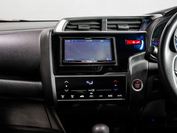 Honda Fit III с пробегом 2013 года, цена 1 175 000 рублей, 70228 км, хэтчбек, Автокод Объявления