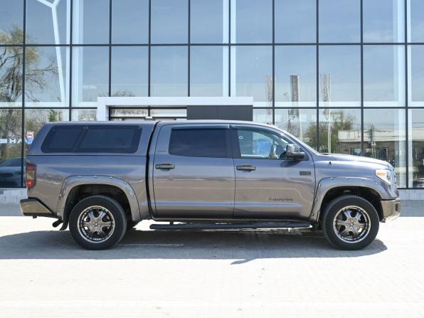 Toyota Tundra II Рестайлинг с пробегом 2018 года, цена 5 549 900 рублей, 61596 км, пикап, Автокод Объявления