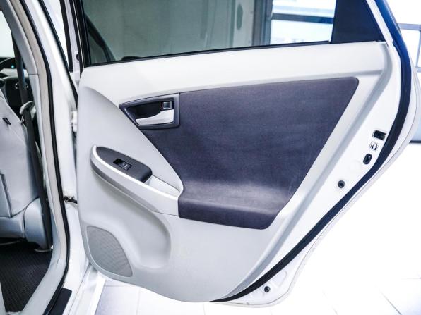 Toyota Prius III (XW30) с пробегом 2011 года, цена 919 000 рублей, 221470 км, лифтбек, Автокод Объявления