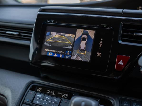 Honda Stepwgn V с пробегом 2015 года, цена 1 799 000 рублей, 176569 км, минивэн, Автокод Объявления