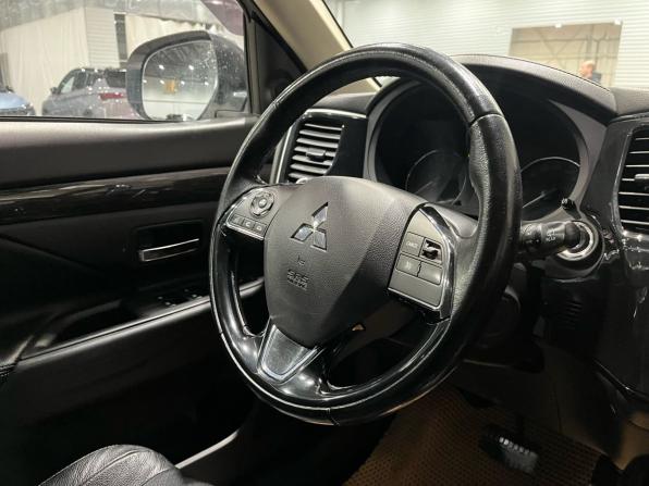 Mitsubishi Outlander III Рестайлинг 2 с пробегом 2015 года, цена 1 850 000 рублей, 162178 км, внедорожник, Автокод Объявления