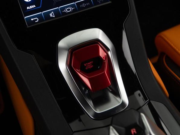Lamborghini Huracán I Рестайлинг с пробегом 2022 года, цена 27 696 900 рублей, 2539 км, купе, Автокод Объявления