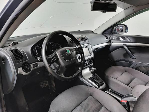 Skoda Octavia II (A5) Рестайлинг с пробегом 2011 года, цена 710 000 рублей, 206000 км, лифтбек, Автокод Объявления