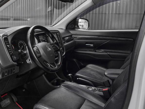 Mitsubishi Outlander III Рестайлинг 2 с пробегом 2015 года, цена 1 690 000 рублей, 224079 км, внедорожник, Автокод Объявления