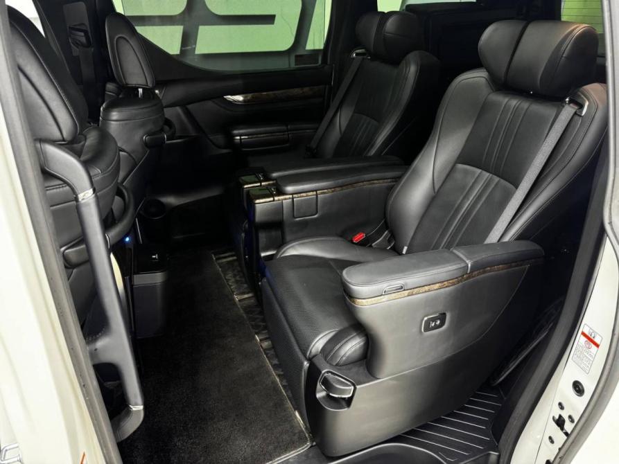 Toyota Alphard III Рестайлинг Благовещенск  - изображение 26