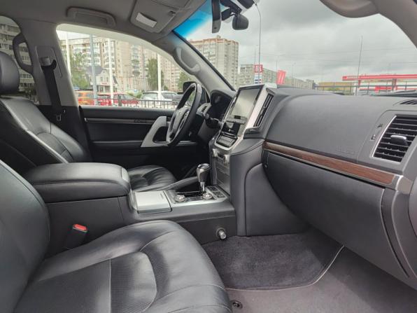 Toyota Land Cruiser 200 Series Рестайлинг 2 с пробегом 2018 года, цена 6 990 000 рублей, 215527 км, внедорожник, Автокод Объявления