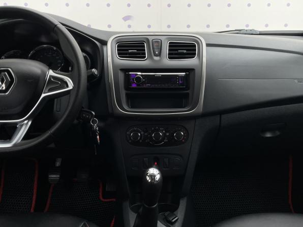 Renault Logan II Рестайлинг с пробегом 2018 года, цена 990 000 рублей, 110241 км, седан, Автокод Объявления