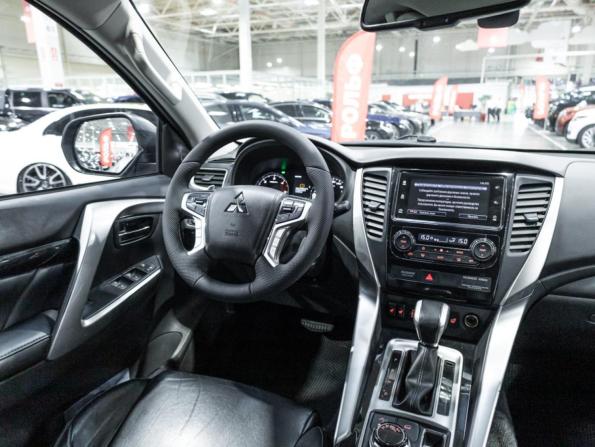 Mitsubishi Pajero Sport III с пробегом 2017 года, цена 3 079 585 рублей, 119000 км, внедорожник, Автокод Объявления