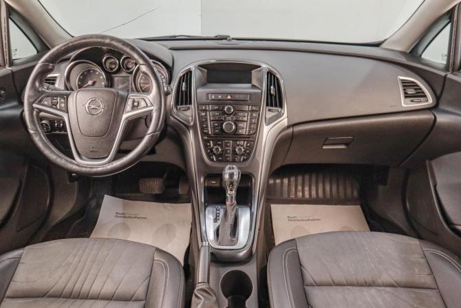 Opel Astra J Рестайлинг с пробегом 2013 года, цена 739 000 рублей, 176000 км, седан, Автокод Объявления