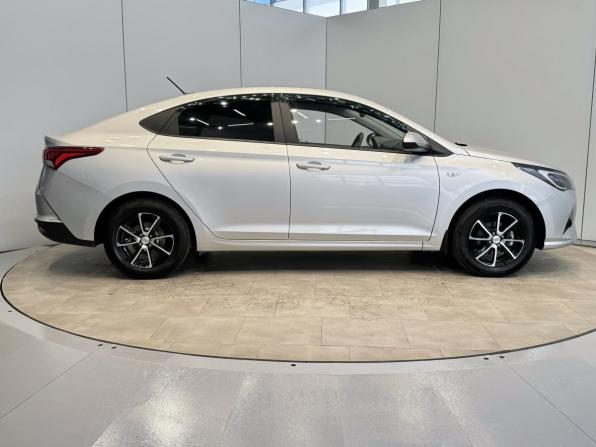 Hyundai Solaris II Рестайлинг с пробегом 2021 года, цена 1 330 000 рублей, 99365 км, седан, Автокод Объявления