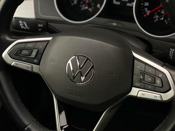 Volkswagen Passat B8 Рестайлинг с пробегом 2020 года, цена 2 410 300 рублей, 73523 км, седан, Автокод Объявления