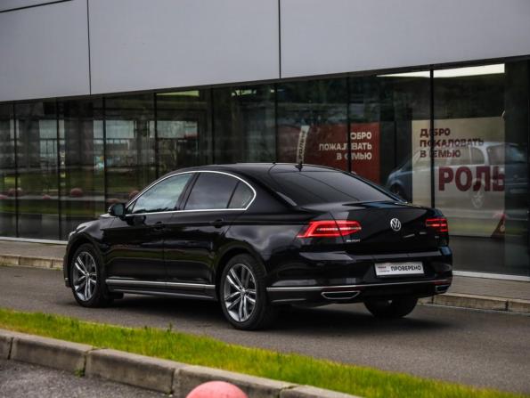Volkswagen Passat B8 с пробегом 2017 года, цена 2 399 000 рублей, 86000 км, седан, Автокод Объявления