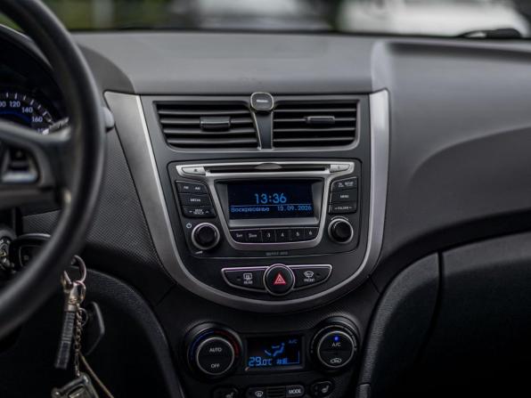 Hyundai Solaris I Рестайлинг с пробегом 2015 года, цена 999 000 рублей, 126742 км, седан, Автокод Объявления
