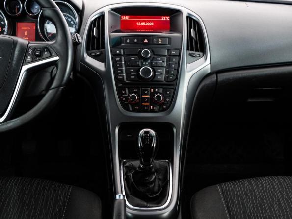 Opel Astra J Рестайлинг с пробегом 2012 года, цена 749 000 рублей, 224796 км, хэтчбек, Автокод Объявления