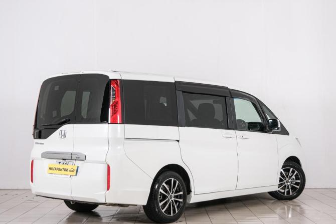 Honda Stepwgn V с пробегом 2015 года, цена 1 749 000 рублей, 123000 км, минивэн, Автокод Объявления
