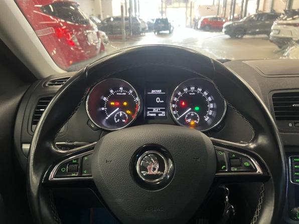 Skoda Yeti I Рестайлинг с пробегом 2015 года, цена 950 000 рублей, 268791 км, внедорожник, Автокод Объявления