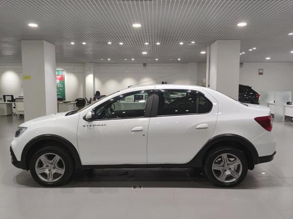 Renault Logan II Рестайлинг с пробегом 2022 года, цена 1 135 000 рублей, 92392 км, седан, Автокод Объявления