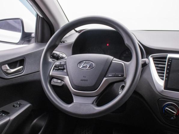 Hyundai Solaris II с пробегом 2017 года, цена 1 260 000 рублей, 111825 км, седан, Автокод Объявления