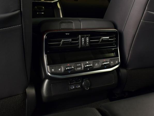 Toyota Land Cruiser 300 Series с пробегом 2023 года, цена 15 550 995 рублей, 84 км, внедорожник, Автокод Объявления