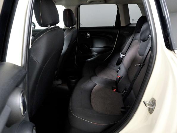 Mini Hatch III (F55/F56) с пробегом 2016 года, цена 1 468 000 рублей, 85786 км, хэтчбек, Автокод Объявления