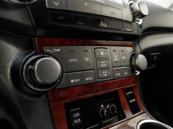 Toyota Highlander II (XU40) Рестайлинг с пробегом 2011 года, цена 2 050 000 рублей, 201653 км, внедорожник, Автокод Объявления