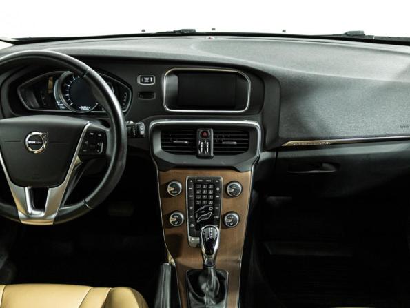 Volvo V40 Cross Country I Рестайлинг с пробегом 2017 года, цена 1 770 000 рублей, 120498 км, хэтчбек, Автокод Объявления