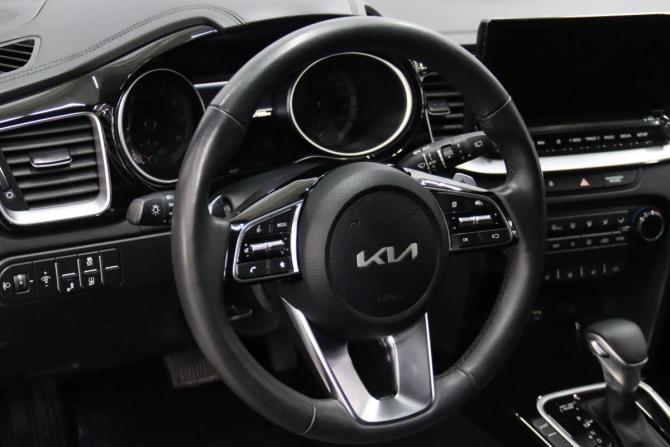 Kia Ceed III Рестайлинг с пробегом 2022 года, цена 2 295 170 рублей, 27393 км, хэтчбек, Автокод Объявления