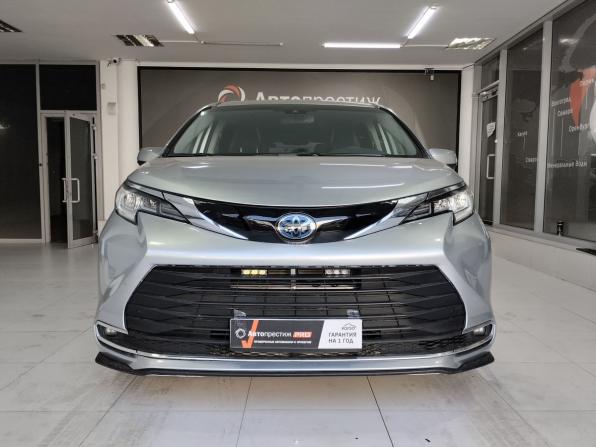 Toyota Sienna IV с пробегом 2022 года, цена 4 700 000 рублей, 129439 км, минивэн, Автокод Объявления