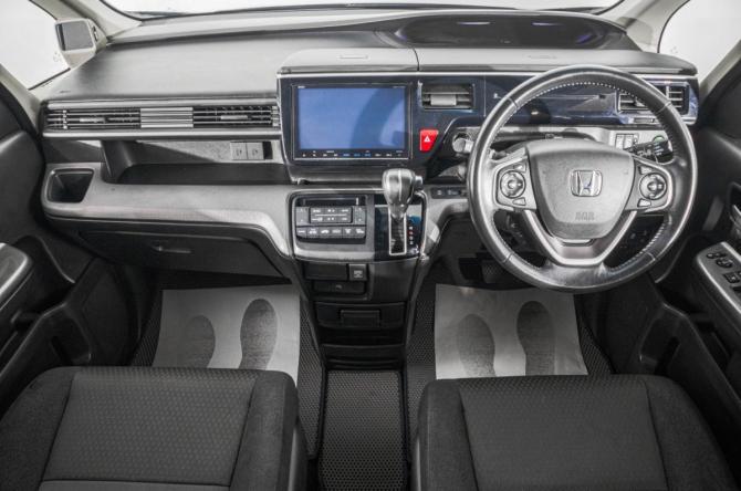 Honda Stepwgn V Рестайлинг с пробегом 2017 года, цена 2 079 000 рублей, 117000 км, минивэн, Автокод Объявления