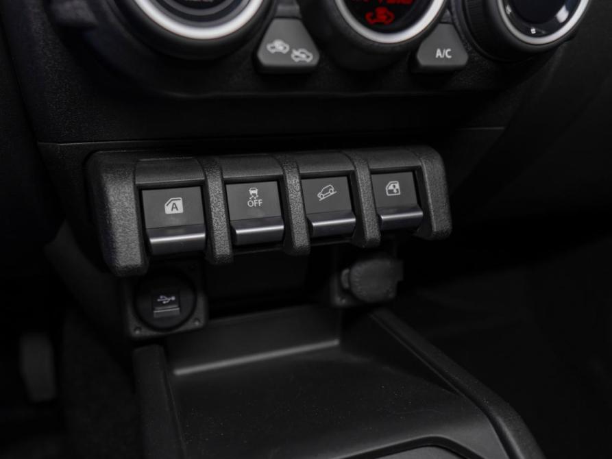 Suzuki Jimny IV Москва  - изображение 16