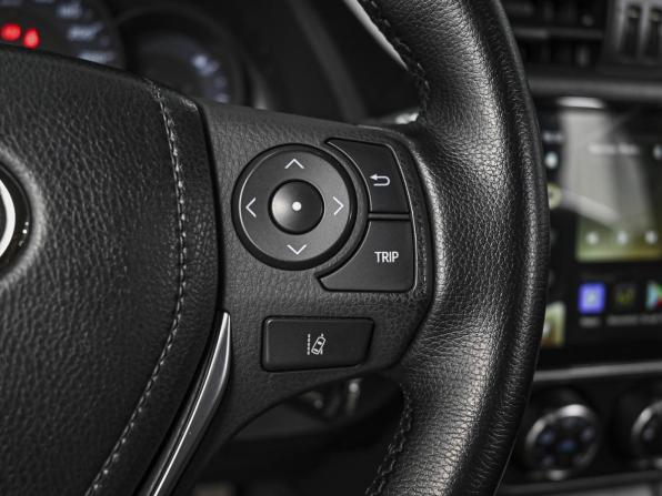Toyota Corolla XI (E160 E170 E180) Рестайлинг 1 с пробегом 2017 года, цена 1 448 000 рублей, 124000 км, седан, Автокод Объявления