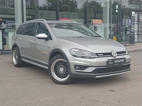 Volkswagen Golf VII Рестайлинг с пробегом 2017 года, цена 1 899 000 рублей, 83199 км, универсал, Автокод Объявления