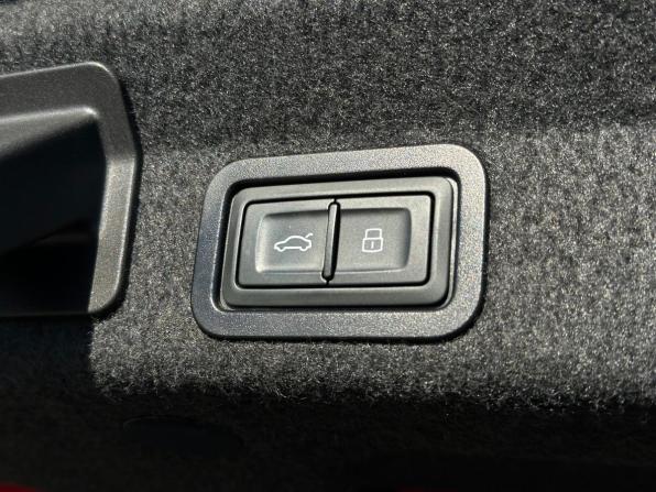 Audi A6 V (C8) с пробегом 2018 года, цена 4 300 000 рублей, 99000 км, седан, Автокод Объявления