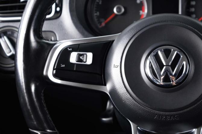 Volkswagen Polo V Рестайлинг с пробегом 2018 года, цена 1 359 000 рублей, 90226 км, седан, Автокод Объявления